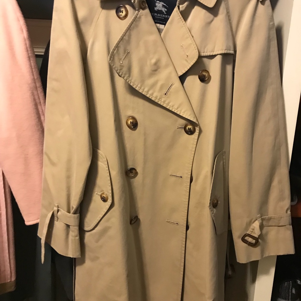 Burberry Trench Coat. Women size 6.